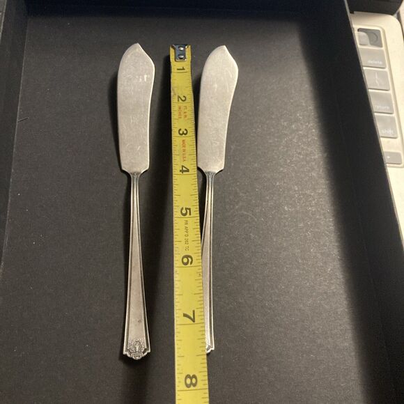 Wm Rogers Homestead Silverplate 2 FLAT HANDLE BUTTER SPREADERS 1922 Vintage - Picture 4 of 8